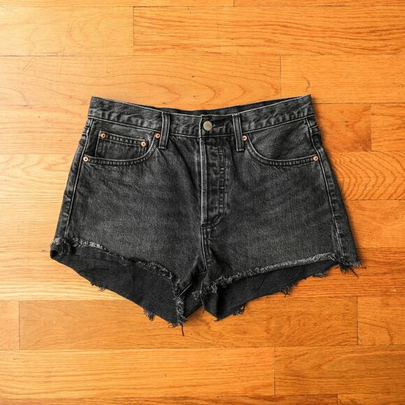 Aritizia Denim Forum The Ex Boyfriend Short Black Eyeliner High Rise Cutoffs 26 - Picture 1 of 9